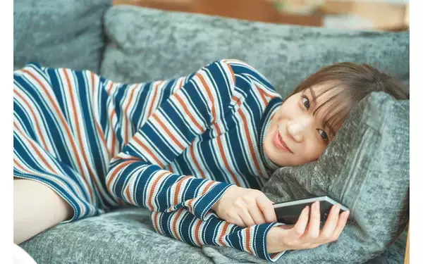 "国民の嫁" 乃木坂46 秋元真夏、『月刊エンタメ』で妄想ふくらむ新婚生活グラビア披露