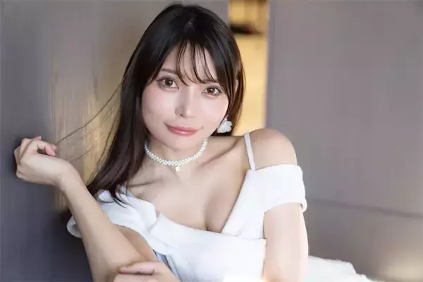 似鳥沙也加、沖縄の空気を閉じ込めた電子作品集『ふれあ、／ふりる。』制作舞台裏「火照った肌の質感を見てほしい」