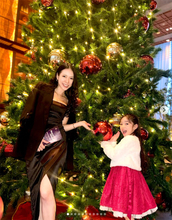 草刈正雄の長女・紅蘭、きらびやかなX'masショット公開　愛娘のためにサンタミッションに挑む