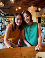 蛯原友里＆英里、圧倒的美貌の双子姉妹ショットに反響「「美人姉妹すぎる」