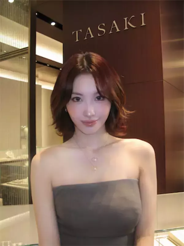 TWICE モモ、圧巻スタイルのジュエリーショットに反響「クレオパトラかと思った」