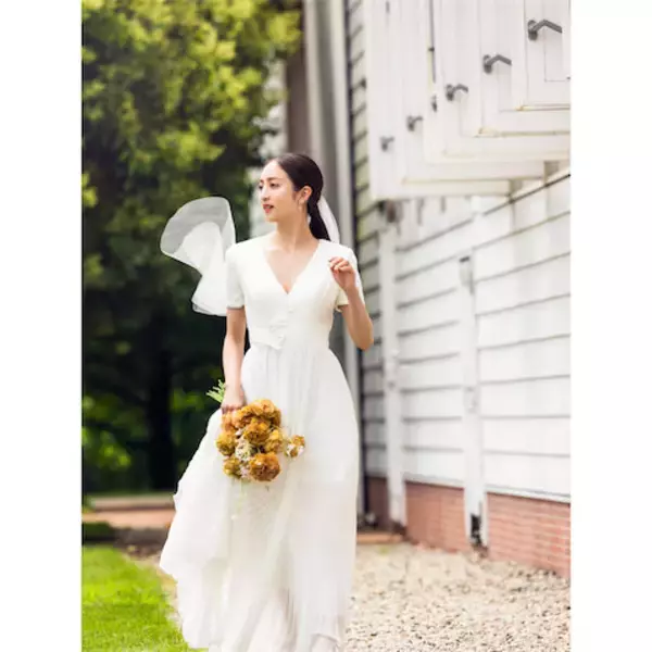 堀田茜が圧巻のウェディングドレス姿を披露「夜景のきれいな場所でひざまずいてプロポーズしてほしい」