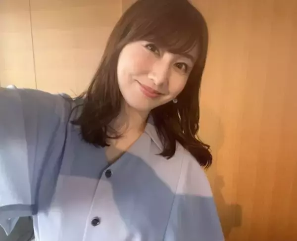 安めぐみ、ロケ合間のほほ笑みショット＆秋らしい上品ワンピース姿も