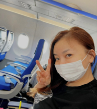 華原朋美、飛行機内で撮影したピースショット公開