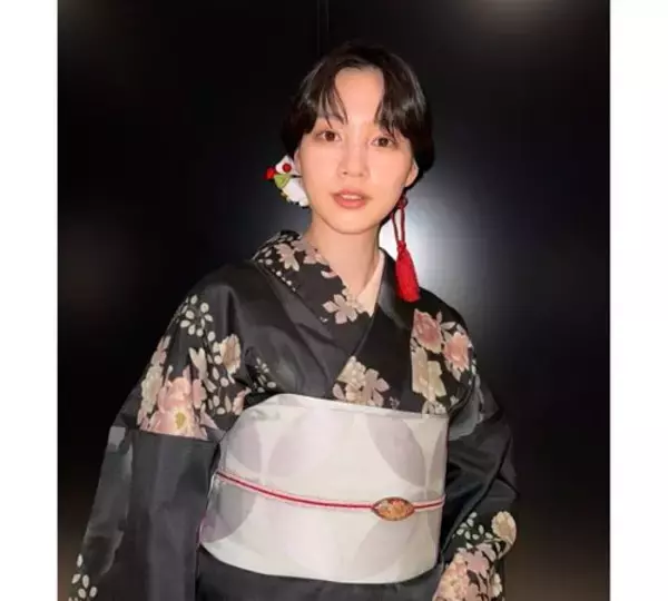 のん、艶やかな黒の着物姿に称賛の嵐「お美しい…」