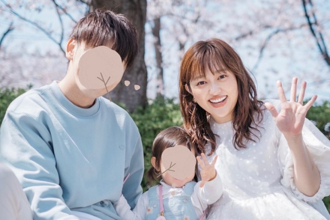 菊地亜美、夫＆愛娘との“桜満開”家族ショットを公開