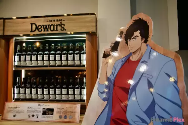 「美女がハンマーで…「CITY HUNTER」になり切り酒をゴクリ」の画像