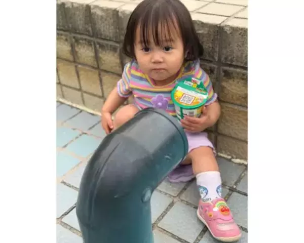山本圭壱、１歳愛娘の“初じゃがりこ”無邪気なショットに絶賛の声