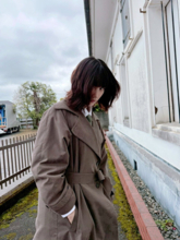 のん、鋭い目つきのオフショ＆西岡德馬との和やか２SHOT