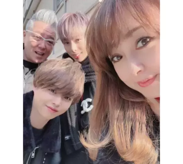 「渡辺美奈代、家族揃って初詣へ＆東京タワー前で記念ショット」の画像