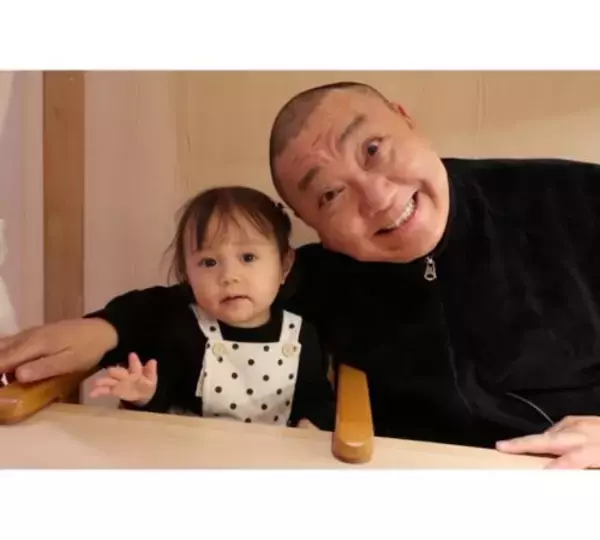 極楽とんぼ・山本圭壱、妻・西野未姫＆愛娘と原宿にっこりデート