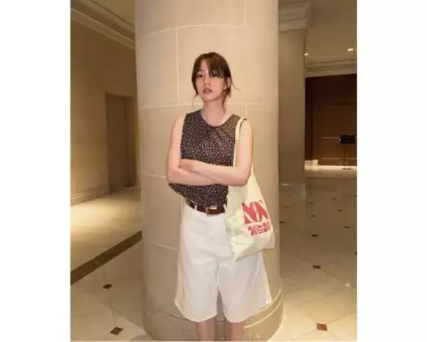 のん、涼しげな夏コーデ披露、愛用バッグも紹介「毎日使ってる！」