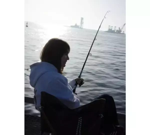 新山千春、朝の光に包まれた朝４時起き釣りショット公開