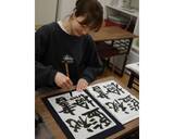 「新山千春「丁寧にコツコツ…」書に向き合う真剣ショット公開」の画像2