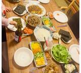 「ニッチェ･江上、多忙な中でも手巻き寿司＆キンパで賑やか夕食」の画像2