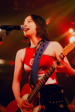 のん、仙台ライブでの赤タンクトップ姿にファン「崇高」