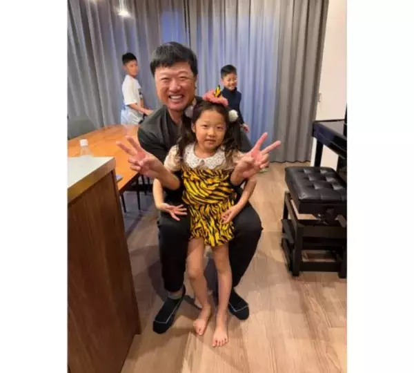 小原正子、家族全員集合で"やっと節分"、みんなで記念撮影