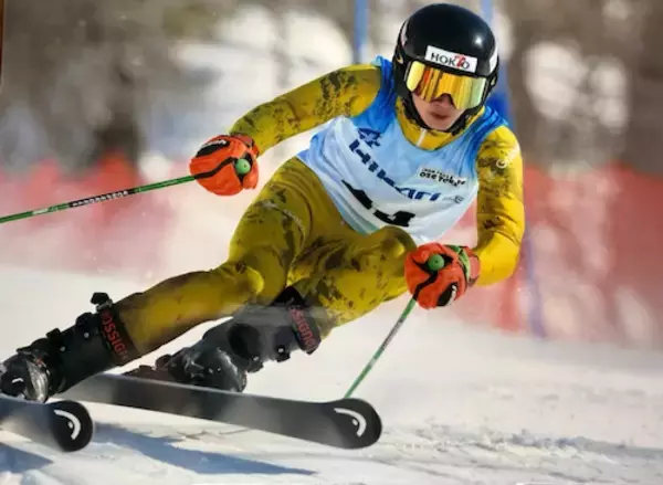 高橋克典、17歳息子のアルペンスキー滑走ショットに驚き