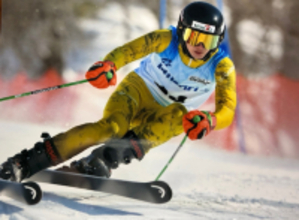 高橋克典、17歳息子のアルペンスキー滑走ショットに驚き