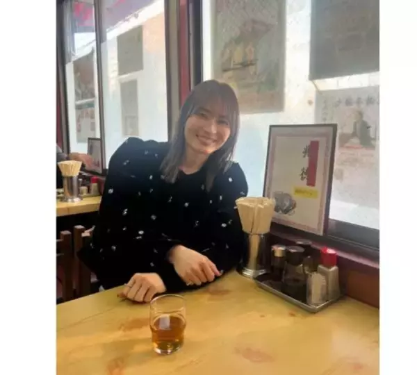 「新山千春、16歳の頃に支えられた思い出の町中華を再訪」の画像