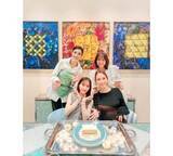 「アンミカ、田中みな実･若槻千夏･滝沢カレンとの４ショット」の画像1