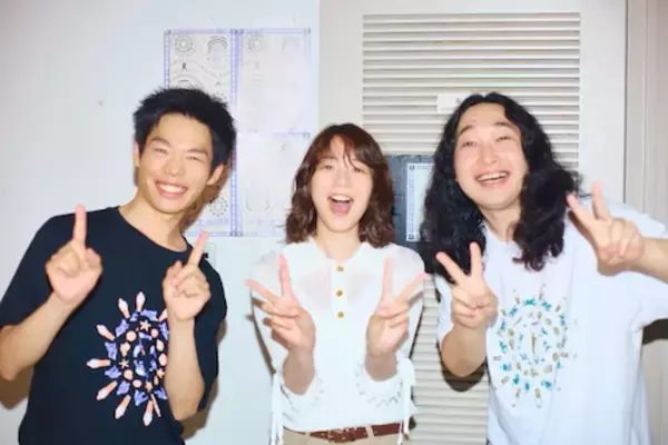 「のん、かが屋の単独ライブ大満喫＆弾ける笑顔３ショット公開」の画像