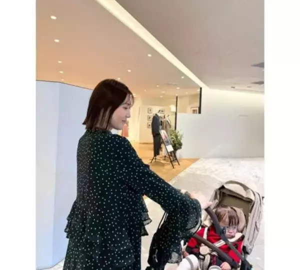 「第２子妊娠中･西野未姫、大きくなったお腹で外出スタイルに変化」の画像