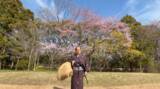 「高橋克典、満開の桜に包まれた“大岡越前守忠相”の撮影オフショ　」の画像1