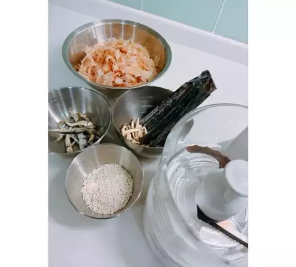 「渡辺美奈代、無添加にこだわった自家製出汁＆くるみクリーム披露」の画像