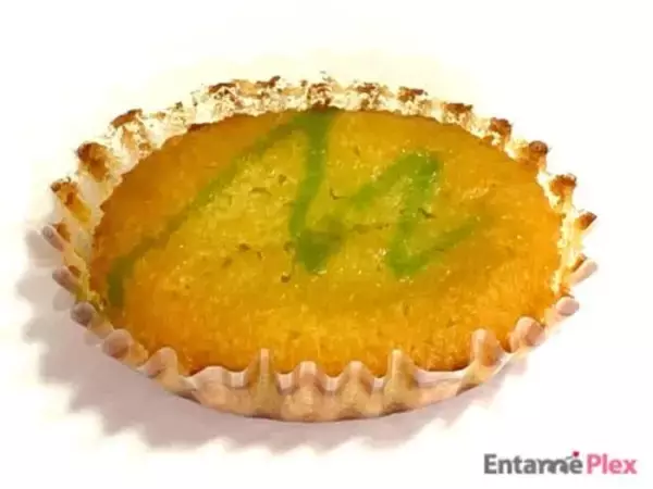 「貴重な高級シャインマスカットを使ったマドレーヌ、その味は？」の画像