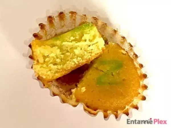 「貴重な高級シャインマスカットを使ったマドレーヌ、その味は？」の画像