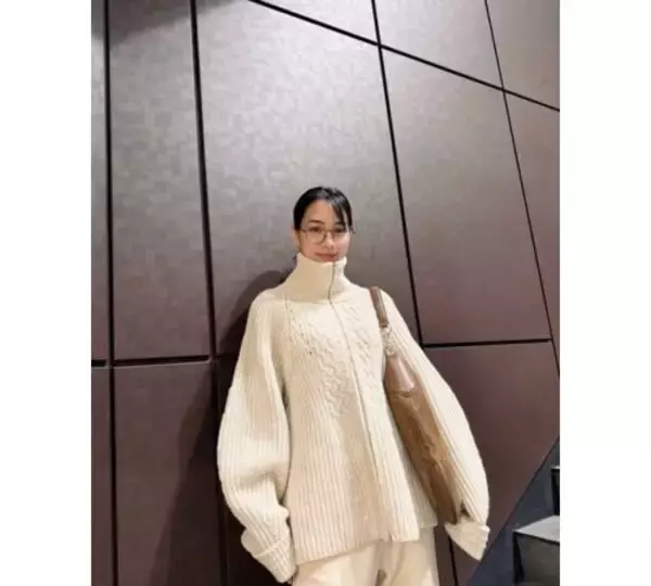 のん、新ニット＆メガネを取り入れた私服コーデ披露
