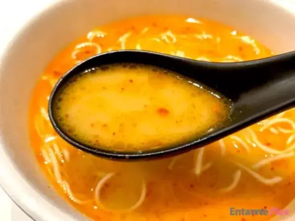 「ファン歓喜！復活の「一蘭とんこつ炎」、その人気の秘訣を確かめてみた！」の画像