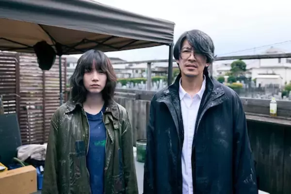 「のん、『MISS KING』藤木直人との粉まみれオフショ公開」の画像