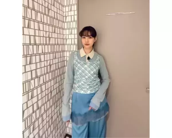 「のん、透明感あふれる“ブルーコーデ”に絶賛の声」の画像