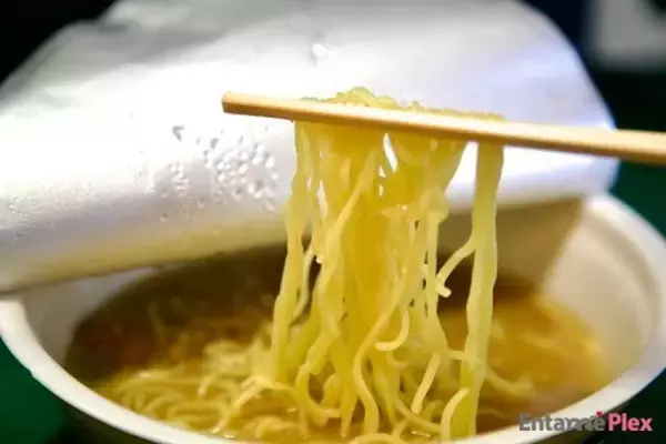 「「あ、別モンだわ」思わず唸る、天下一品の刷新カップ麺」の画像
