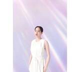 「のん、柔らかな光に包まれた透明感あふれる白ワンピ姿に歓喜の声」の画像2