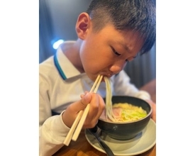 小原正子、次男大絶賛！愛用だしで作るお店みたいなラーメン披露　