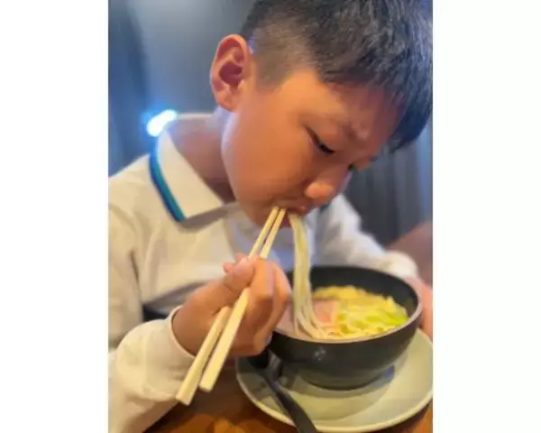 小原正子、次男大絶賛！愛用だしで作るお店みたいなラーメン披露　