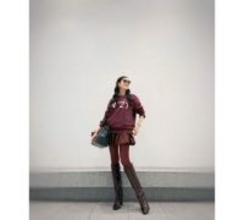 アンミカ、全身ボルドーの“大人のワントーンコーデ”披露