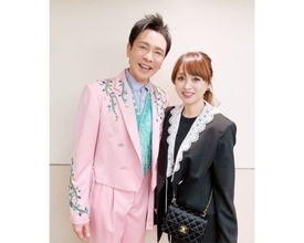 渡辺美奈代、デビュー当時の事務所の先輩・郷ひろみと２ショット