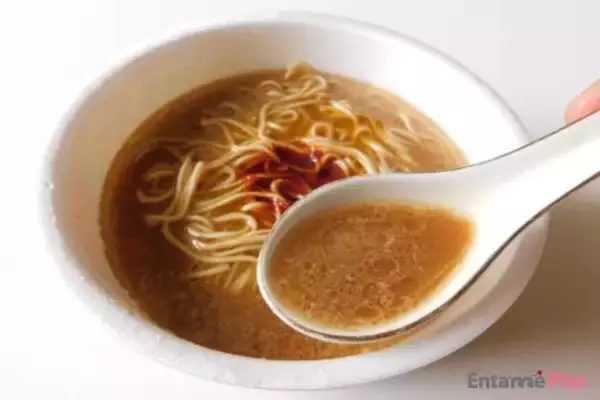 「待望のカップ麺第三弾「一蘭とんこつ釜だれ」食べてみた」の画像