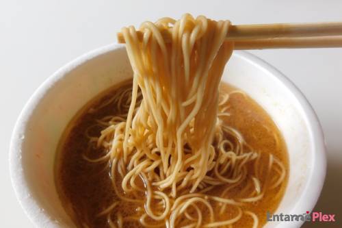 待望のカップ麺第三弾「一蘭とんこつ釜だれ」食べてみた