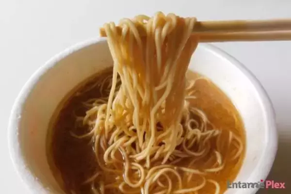 「待望のカップ麺第三弾「一蘭とんこつ釜だれ」食べてみた」の画像