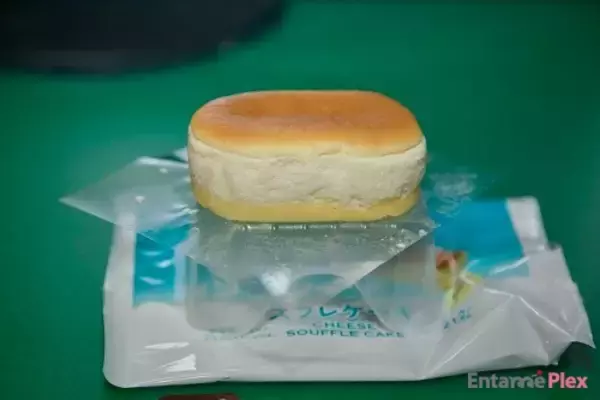 「「確かにふわしゅわだ」ファミマ新スイーツの実力に脱帽」の画像