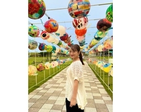 小松彩夏、色とりどりのランタンに囲まれ１歳息子と台湾気分満喫