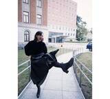 「のん、ロングスカートで豪快キックショット公開」の画像1