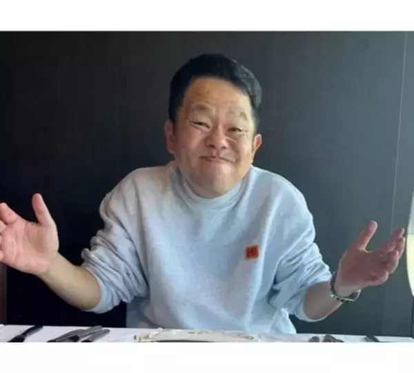 「ダイアン津田、誕生日の妻とランチデートでおふざけショット」の画像