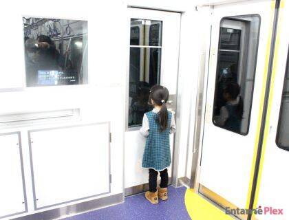 新型通勤車両2000系、噂のひだまりスペースを体験！