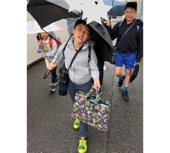 小原正子、入学式では泣かずも…長女の初登校で号泣